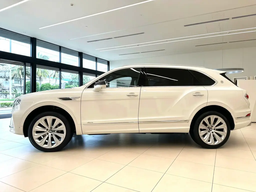 Image for 2026 Bentayga EWB Azure V8 at position 5