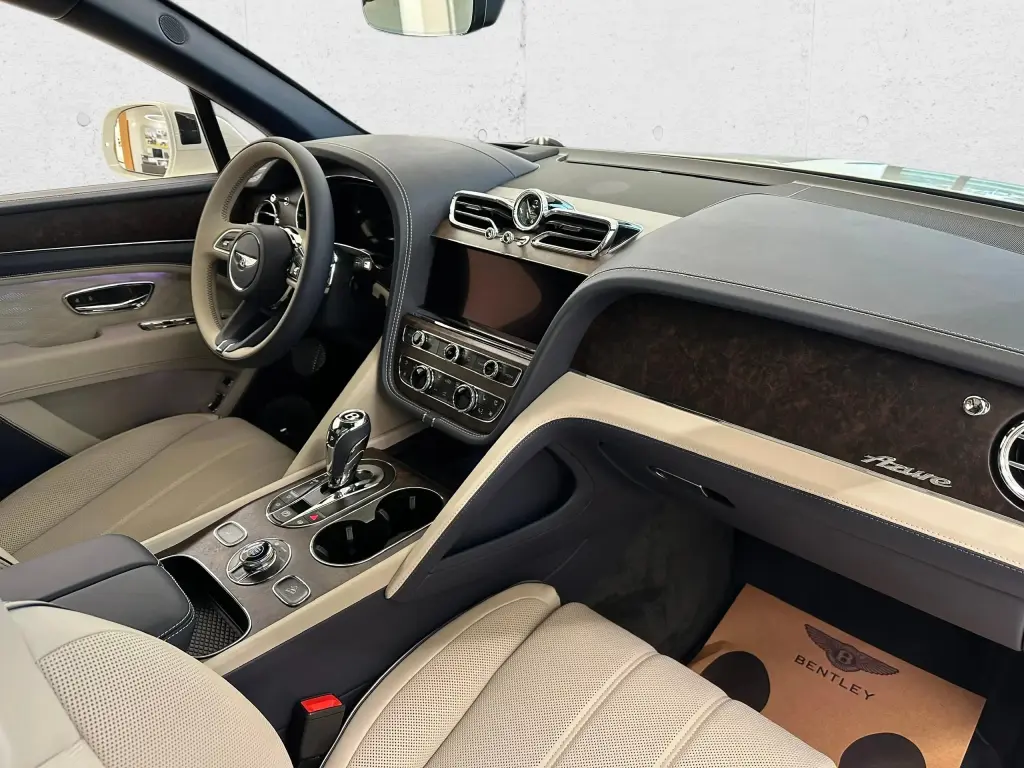 Image for 2026 Bentayga EWB Azure V8 at position 2