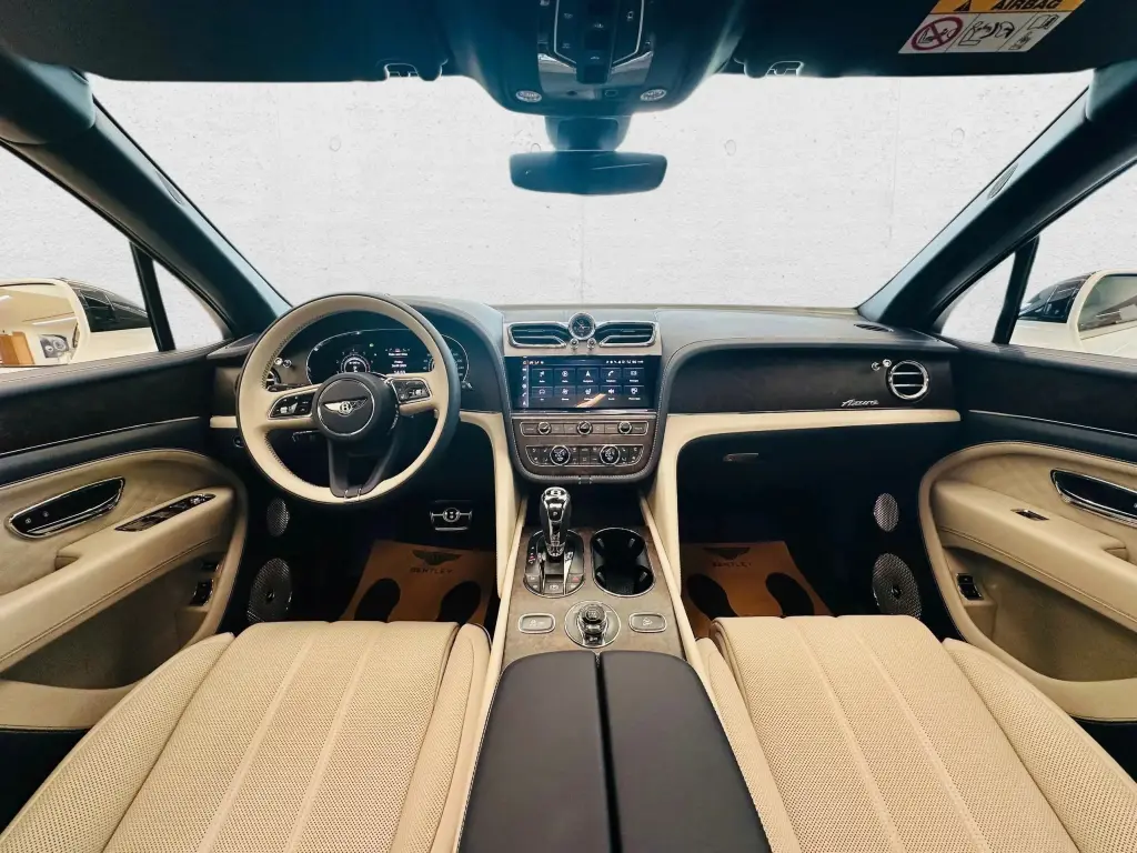 Image for 2026 Bentayga EWB Azure V8 at position 4