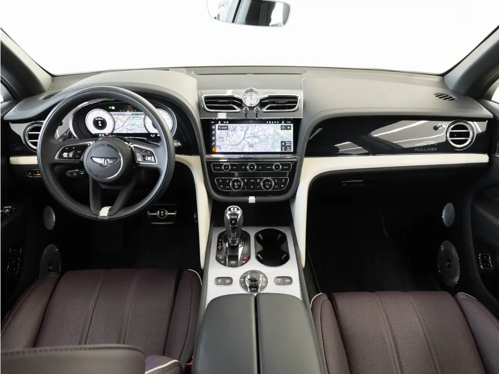 2025 Bentayga EWB Mulliner V8 vehicle image