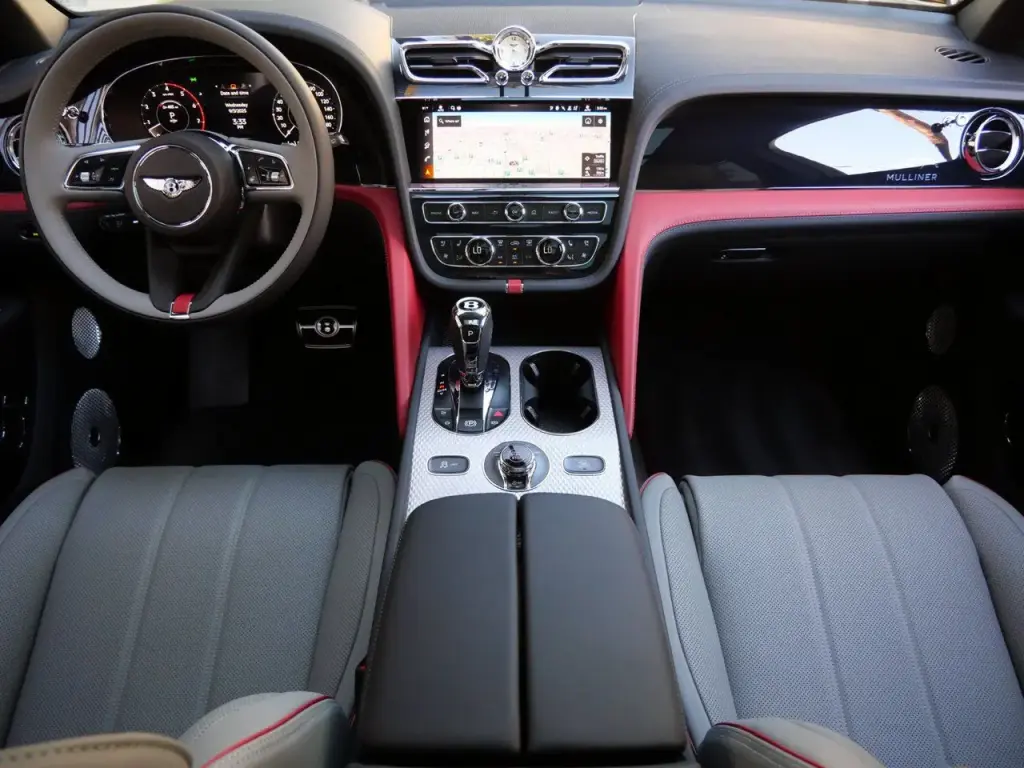 Image for 2025 Bentayga EWB Mulliner V8 at position 4