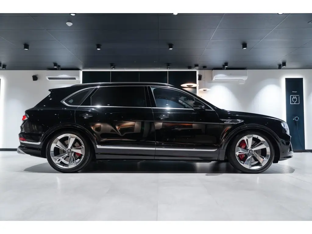 Image for 2023 Bentayga EWB V8 at position 5