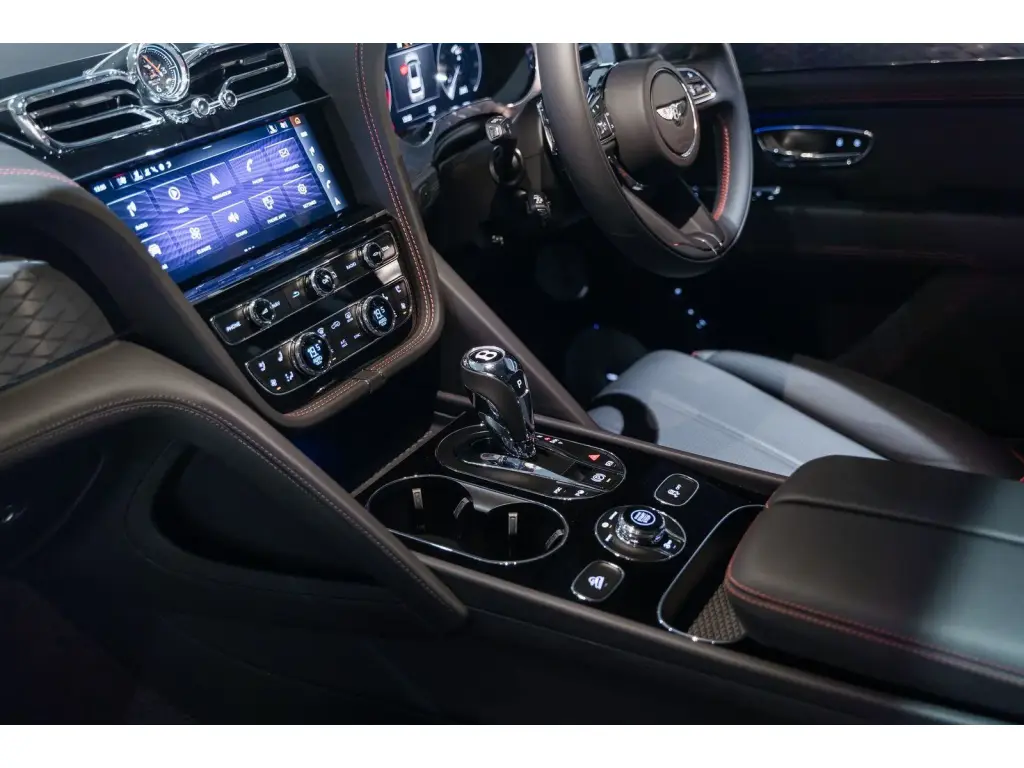 Image for 2023 Bentayga EWB V8 at position 2