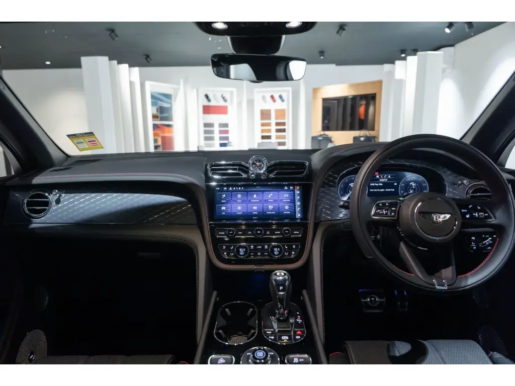 Image for 2023 Bentayga EWB V8 at position 4