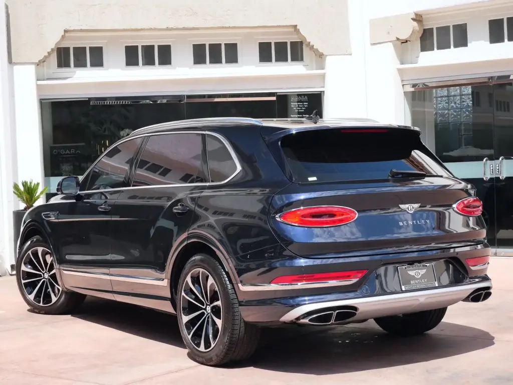 Image for 2023 Bentayga EWB V8 at position 3