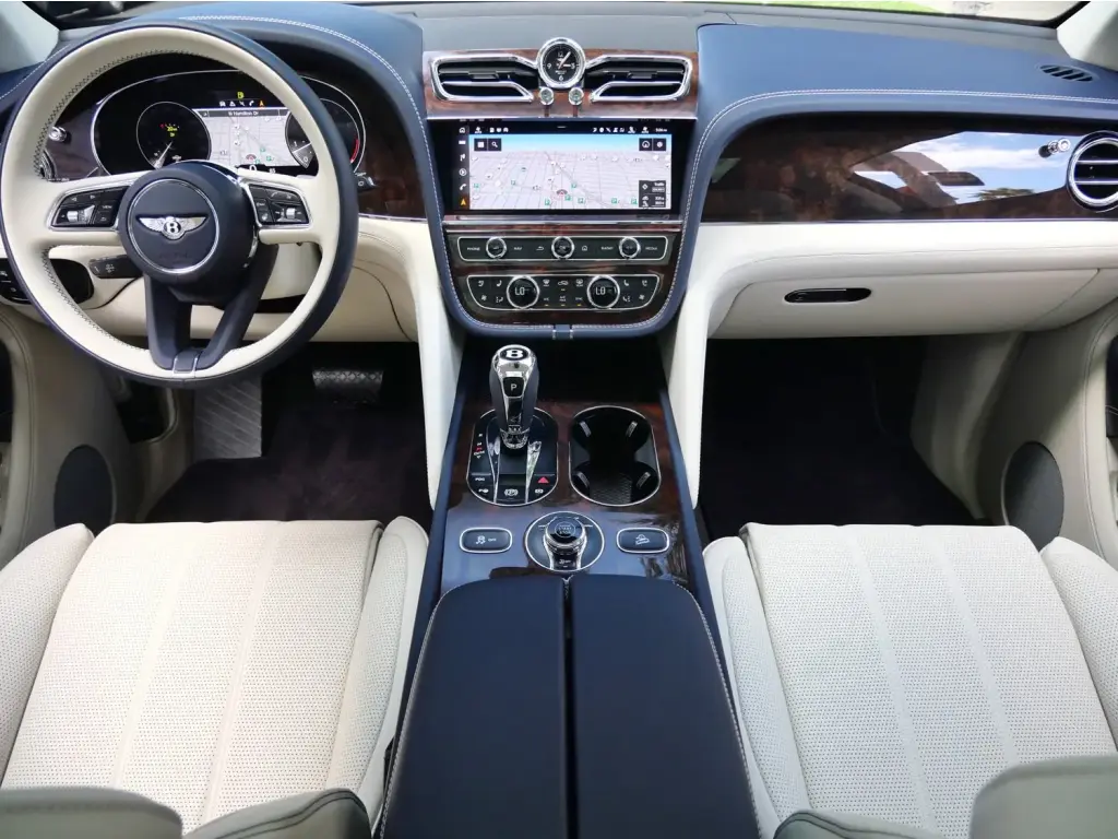 Image for 2023 Bentayga EWB V8 at position 4