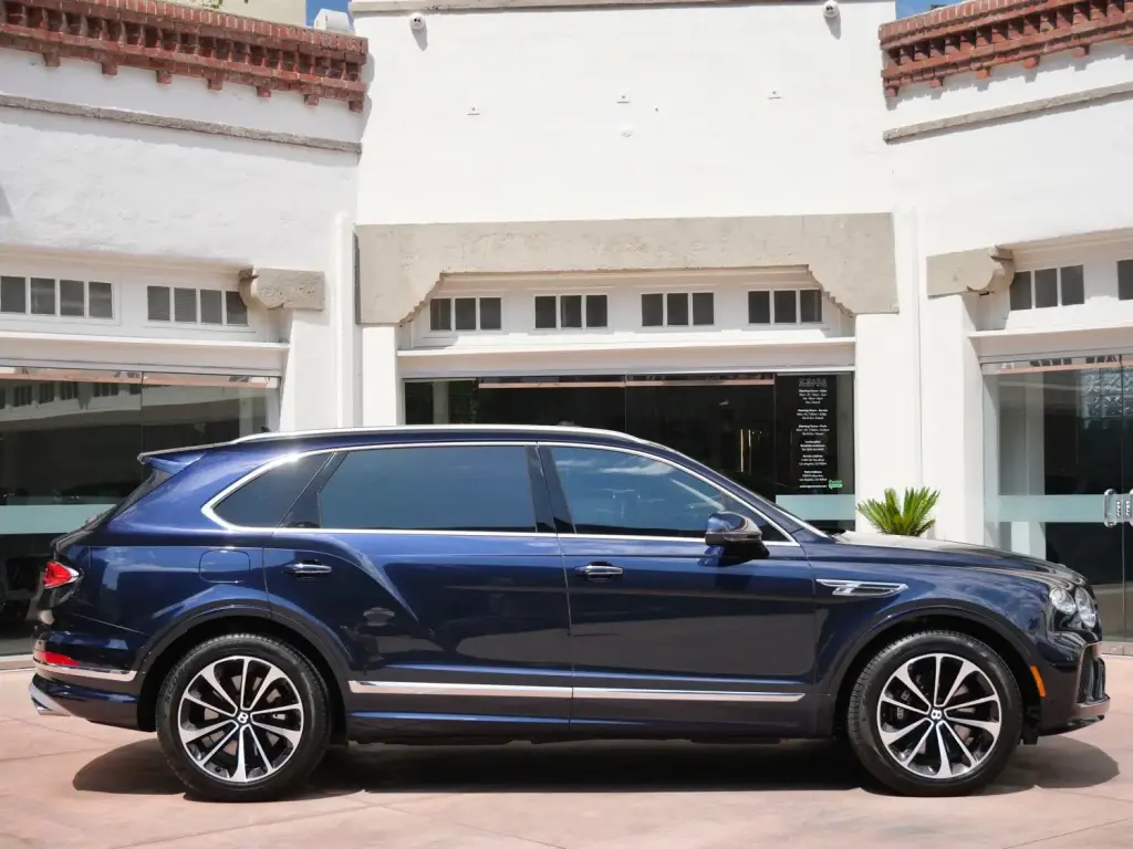 Image for 2023 Bentayga EWB V8 at position 5