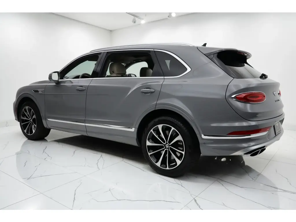Image for 2024 Bentayga EWB V8 at position 3