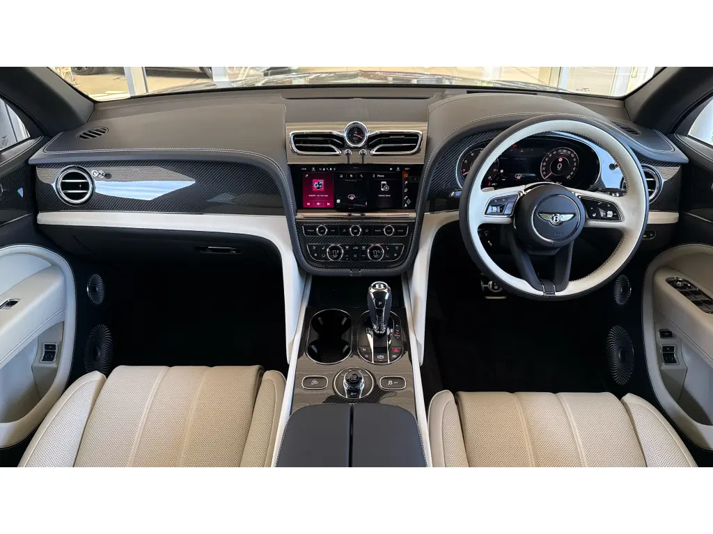 Image for 2025 Bentayga EWB V8 at position 4
