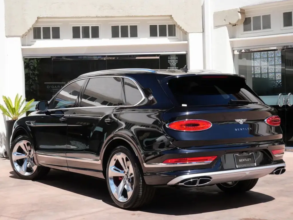 Image for 2025 Bentayga EWB V8 at position 3