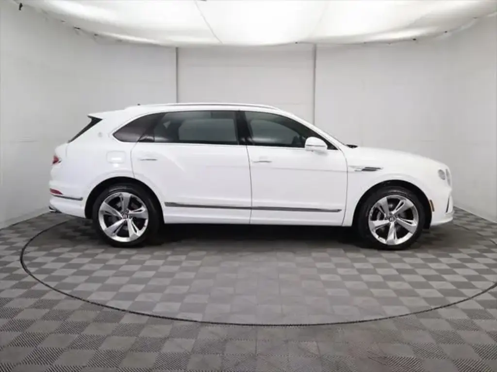 Image for 2025 Bentayga EWB V8 at position 5