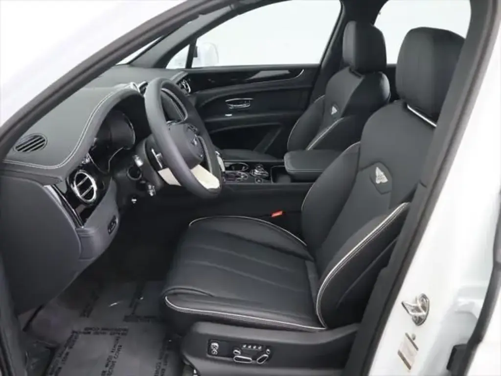 Image for 2025 Bentayga EWB V8 at position 2