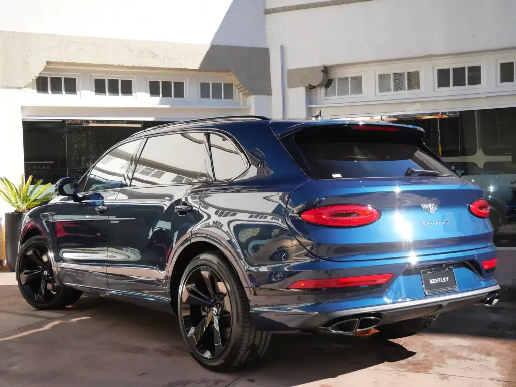 Image for 2025 Bentayga EWB V8 at position 3