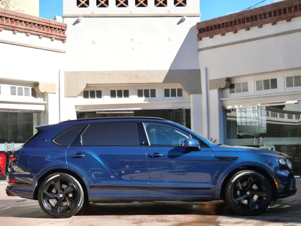 Image for 2025 Bentayga EWB V8 at position 5