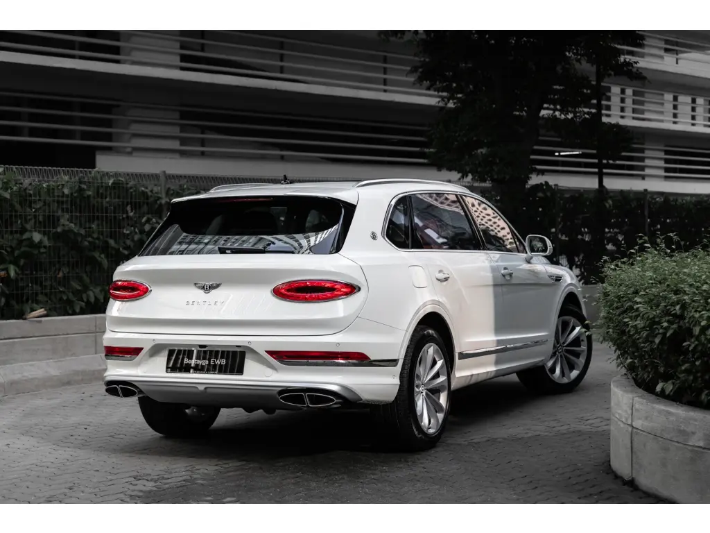 Image for 2025 Bentayga EWB V8 at position 3