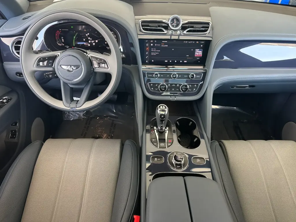 Image for 2026 Bentayga EWB V8 at position 4