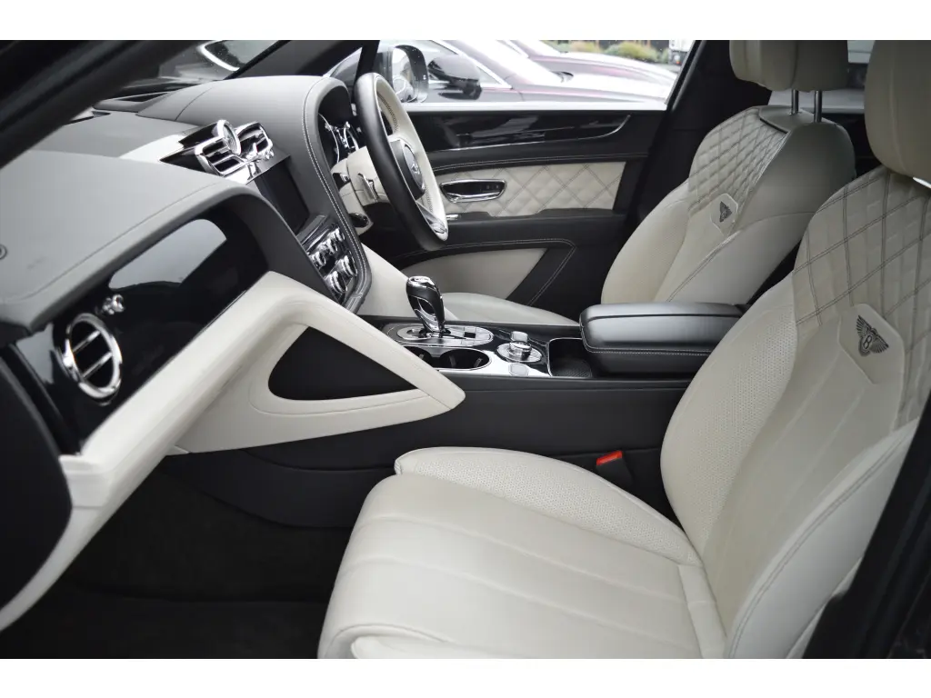 Image for 2021 Bentayga First Edition V6 Hybrid at position 2