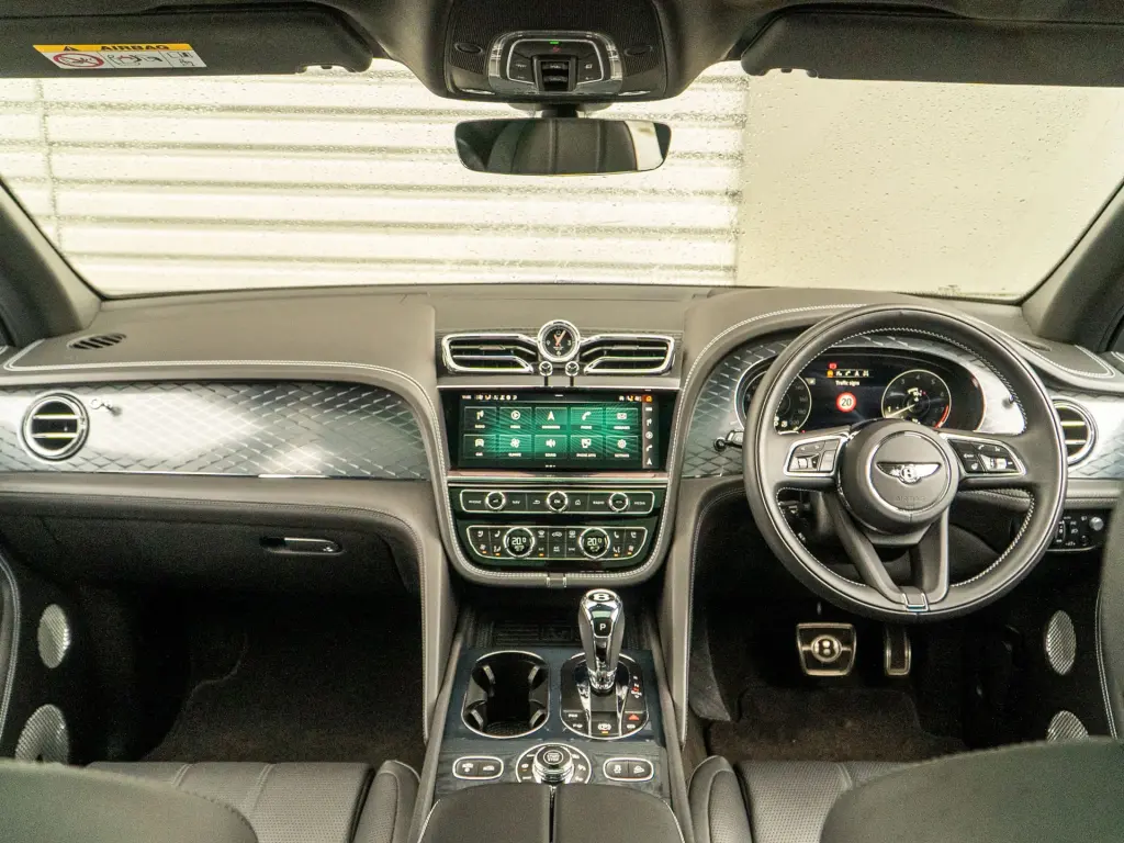 Image for 2021 Bentayga First Edition V8 at position 4