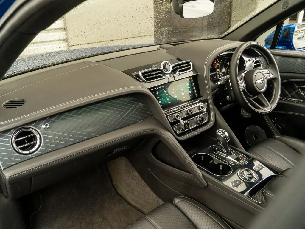 Image for 2021 Bentayga First Edition V8 at position 2