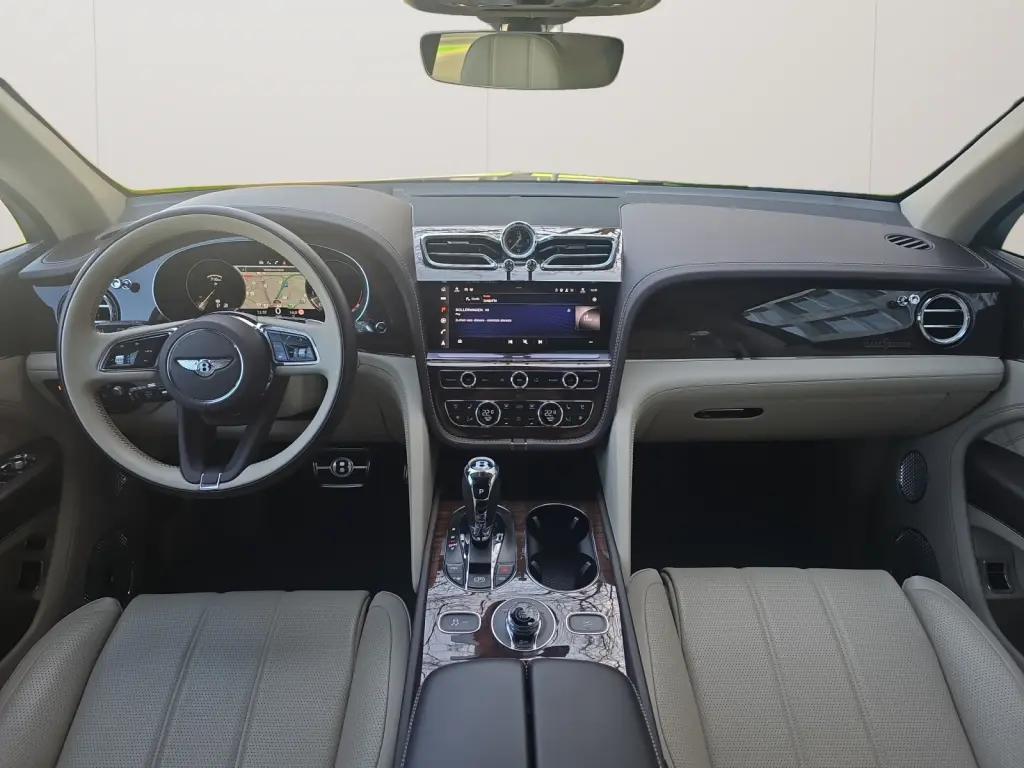 Image for 2021 Bentayga First Edition V8 at position 4
