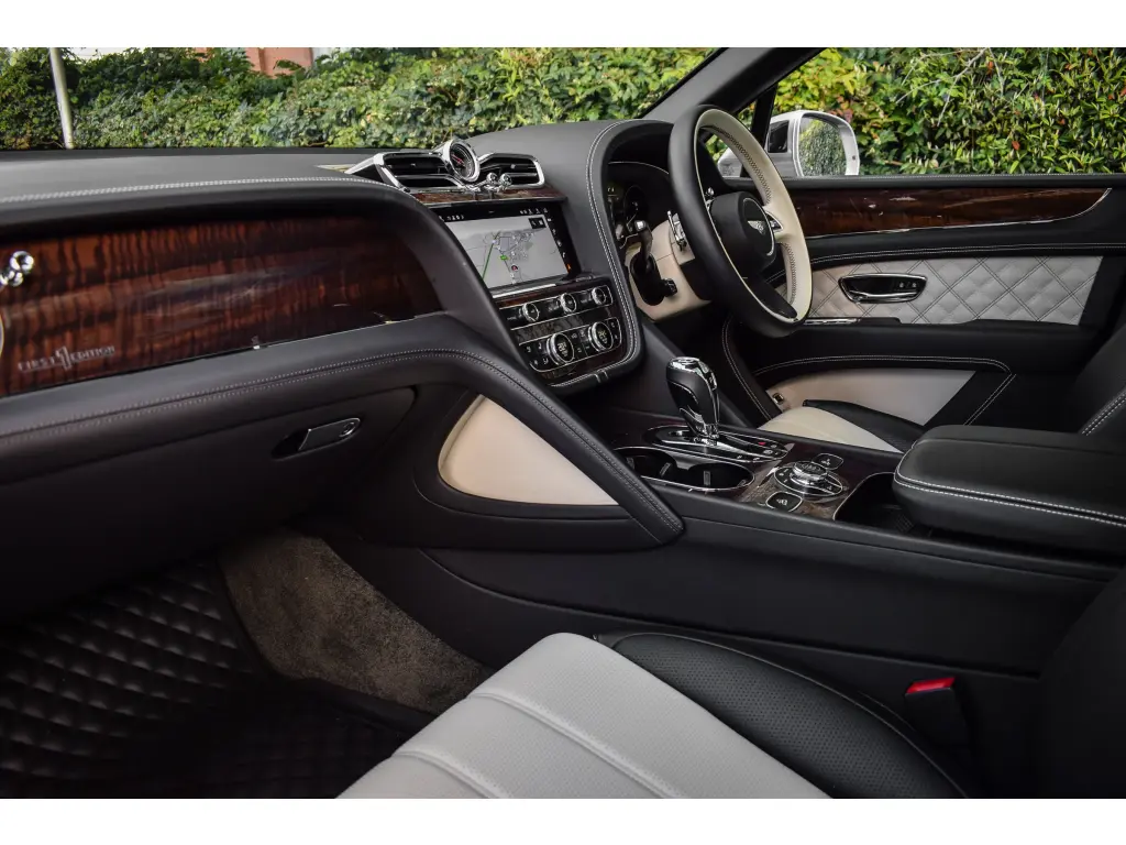 Image for 2021 Bentayga First Edition V8 at position 2