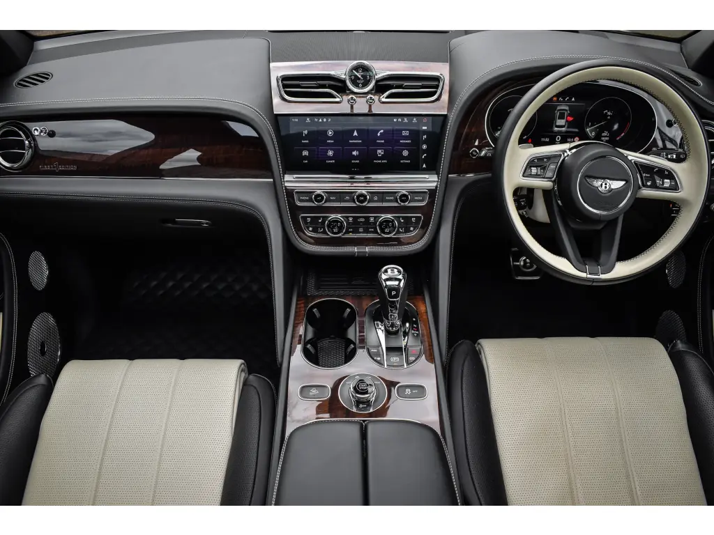 Image for 2021 Bentayga First Edition V8 at position 4