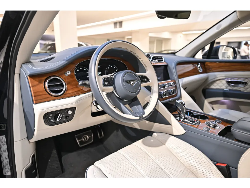 Image for 2021 Bentayga First Edition V8 at position 2