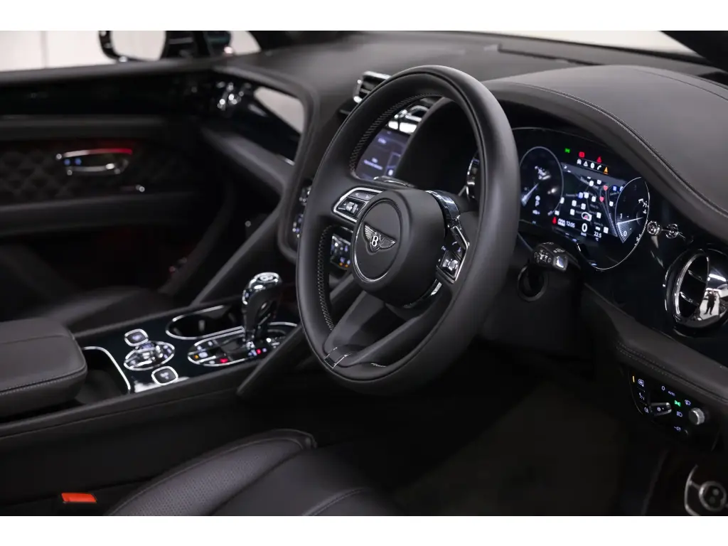 Image for 2021 Bentayga First Edition V8 at position 4