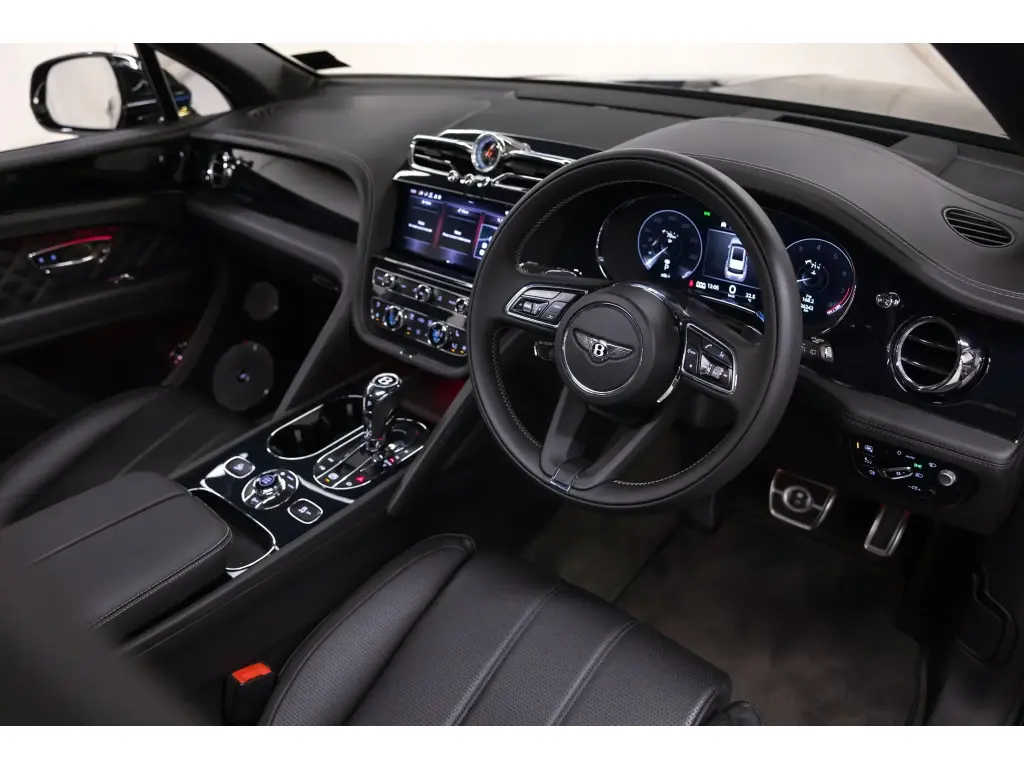 Image for 2021 Bentayga First Edition V8 at position 2