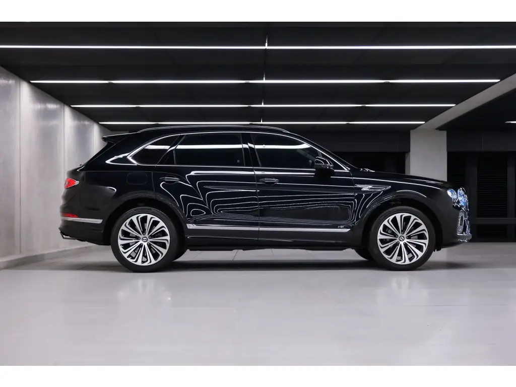 Image for 2021 Bentayga First Edition V8 at position 5