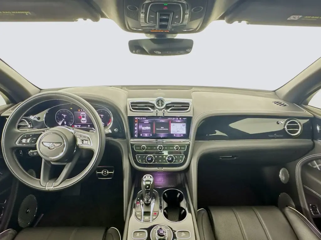 Image for 2021 Bentayga First Edition V8 at position 4