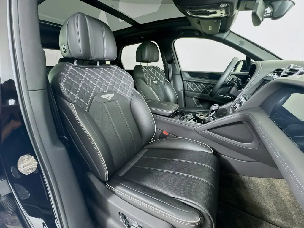 Image for 2021 Bentayga First Edition V8 at position 2