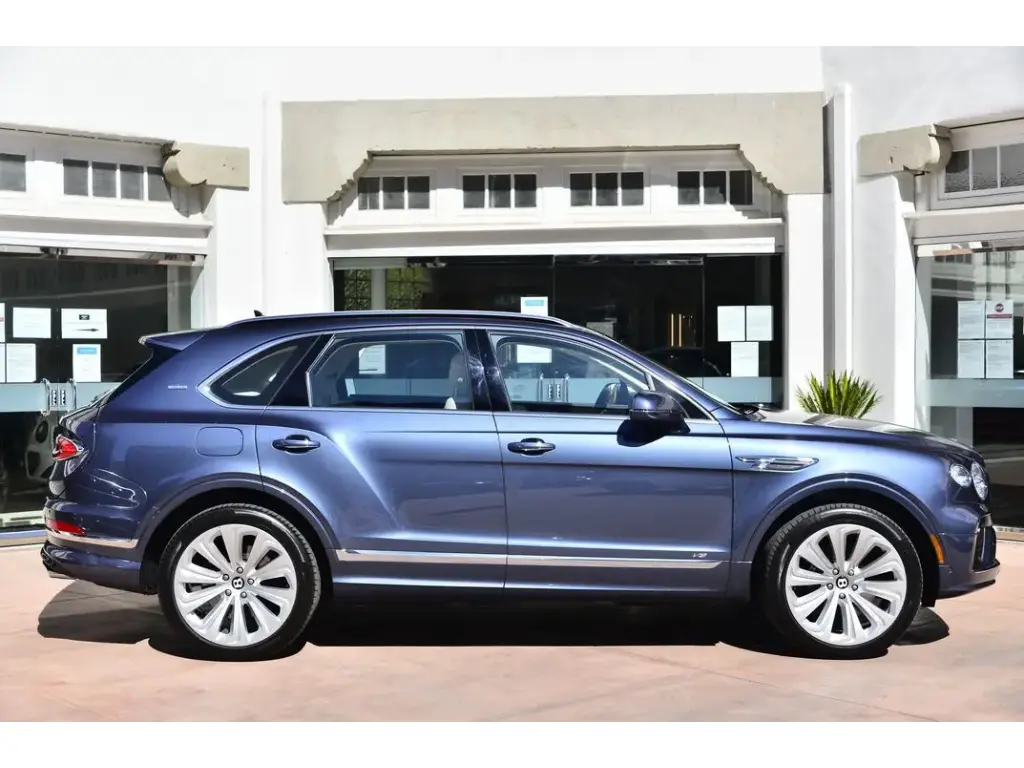 Image for 2021 Bentayga First Edition V8 at position 5
