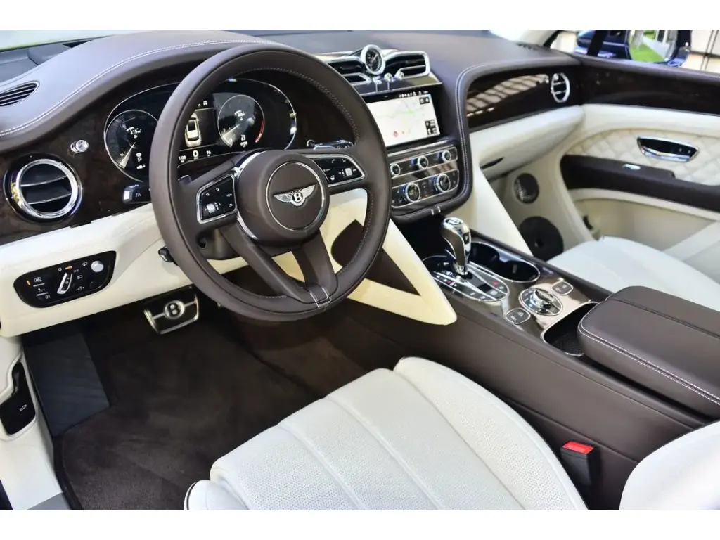 Image for 2021 Bentayga First Edition V8 at position 4