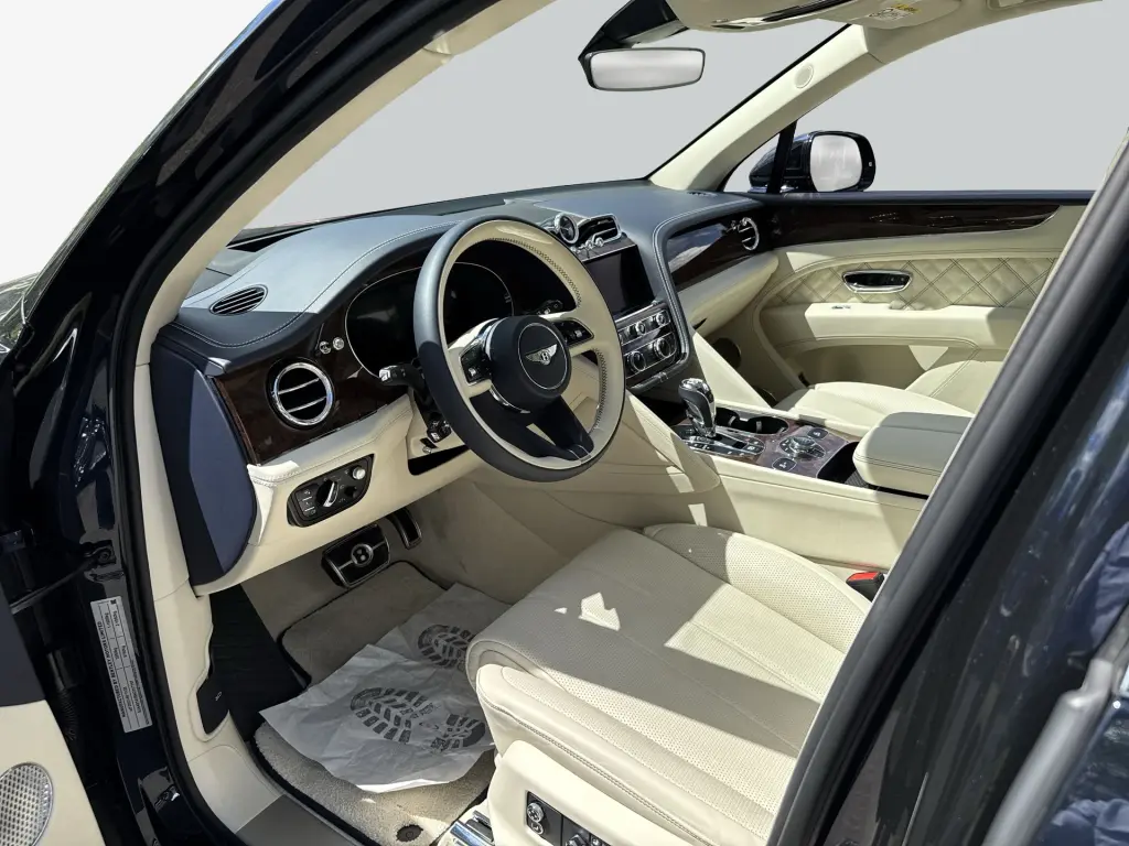 Image for 2022 Bentayga First Edition V8 at position 2