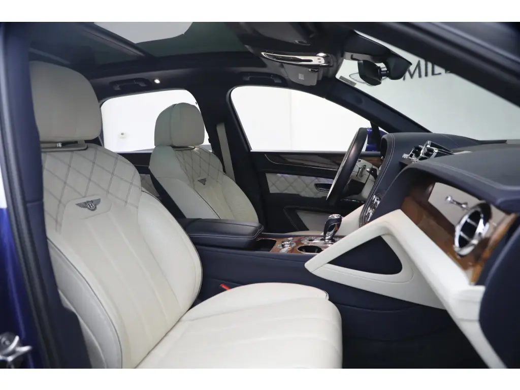 Image for 2022 Bentayga First Edition V8 at position 2