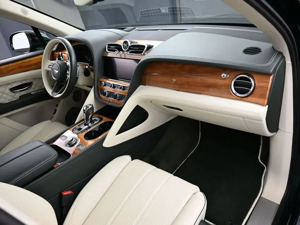 Image for 2022 Bentayga First Edition V8 at position 4
