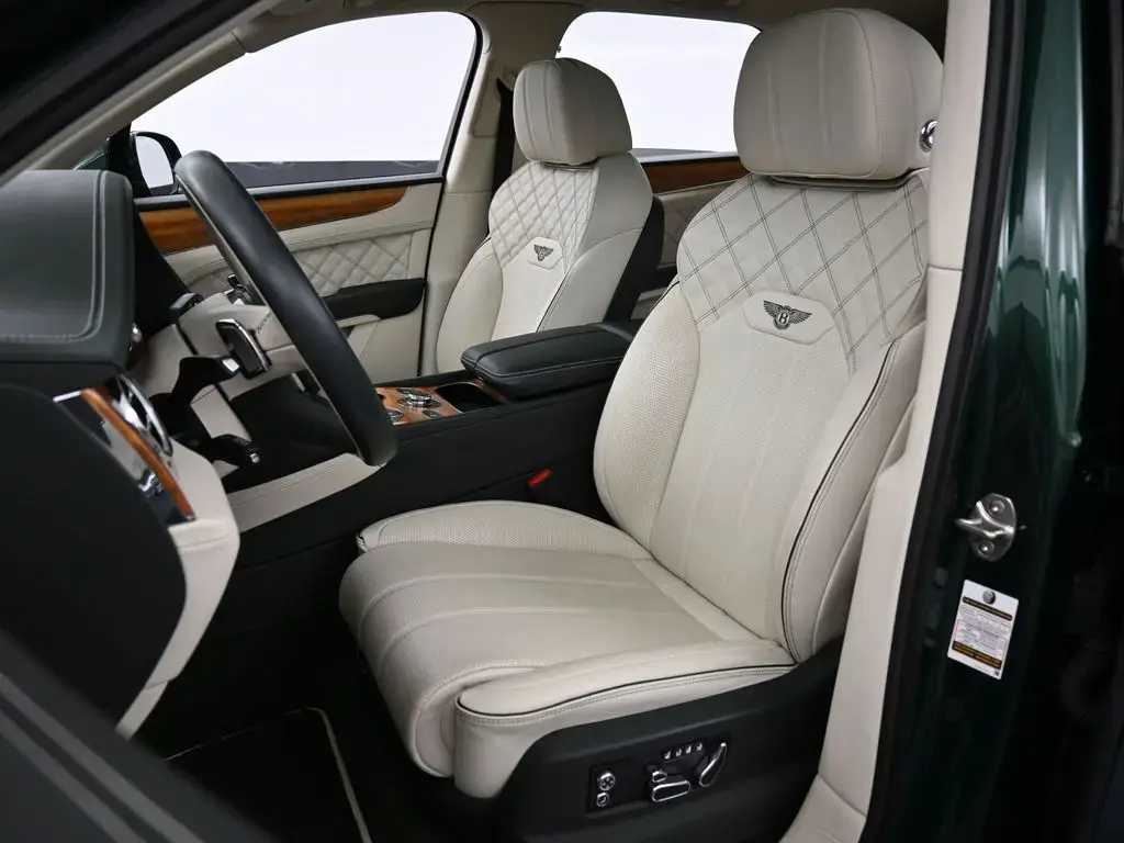 Image for 2022 Bentayga First Edition V8 at position 2