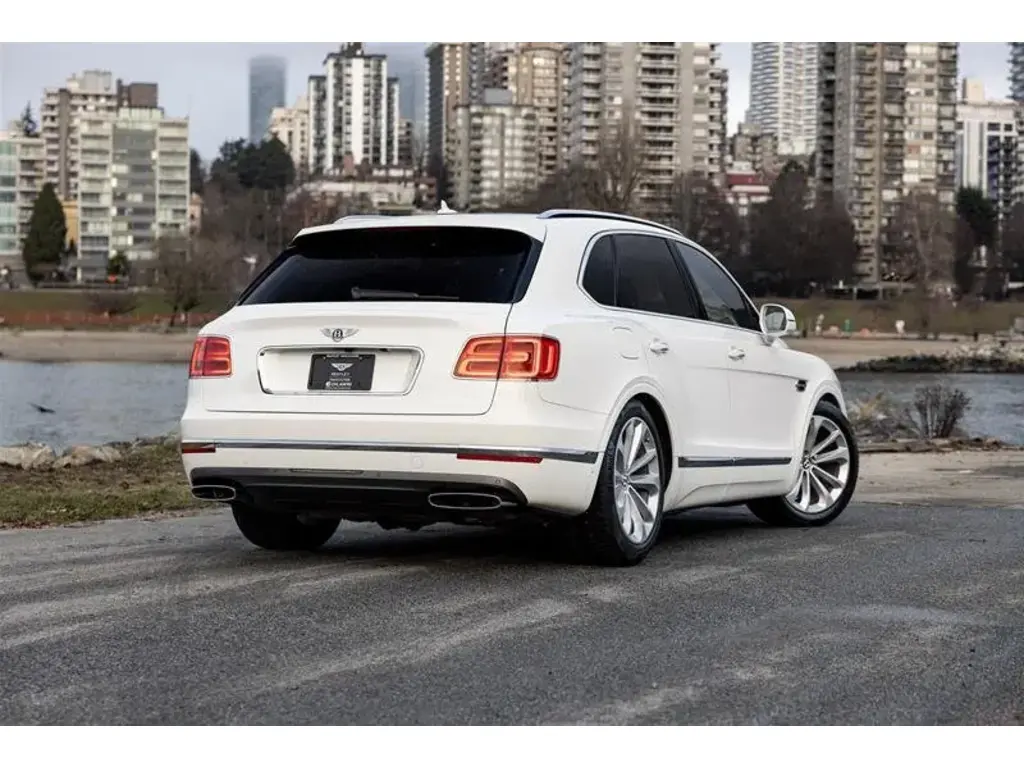Image for 2018 Bentayga Onyx W12 at position 3