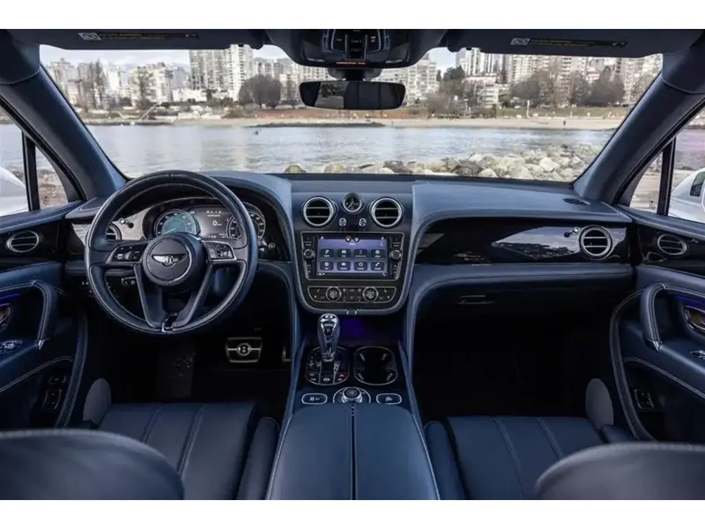Image for 2018 Bentayga Onyx W12 at position 4