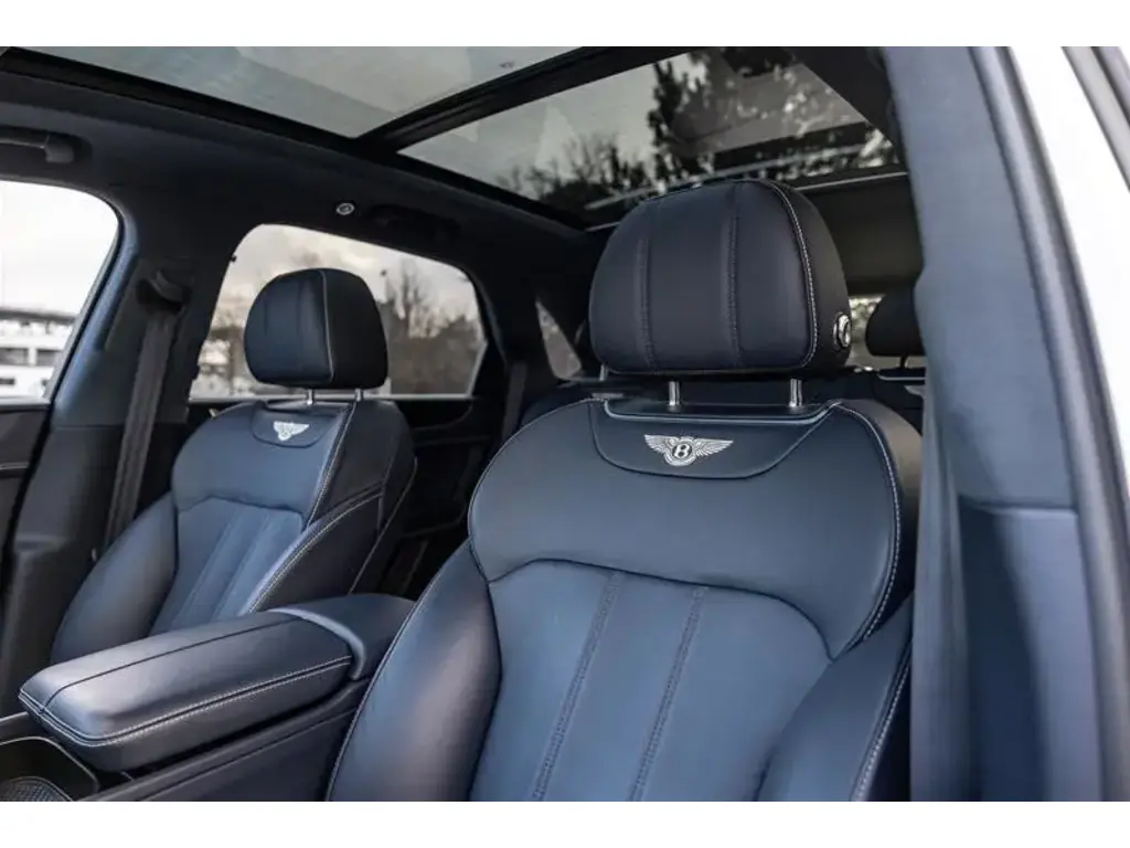 Image for 2018 Bentayga Onyx W12 at position 2