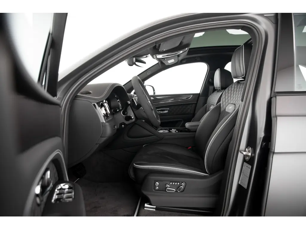 Image for 2025 Bentayga S Black Edition V6 Hybrid at position 2
