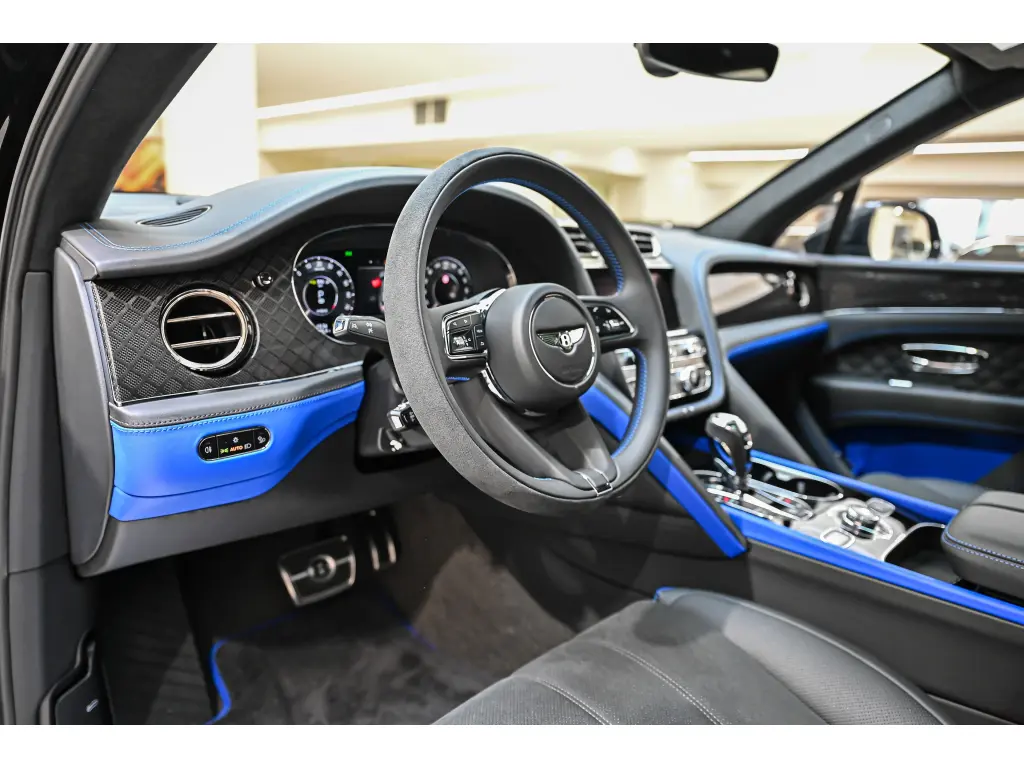 Image for 2025 Bentayga S Black Edition V6 Hybrid at position 2