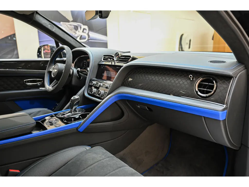 Image for 2025 Bentayga S Black Edition V6 Hybrid at position 4