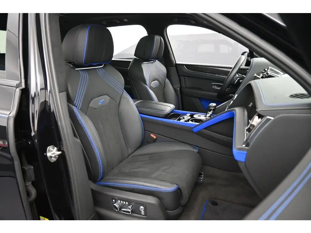 Image for 2025 Bentayga S Black Edition V8 at position 2