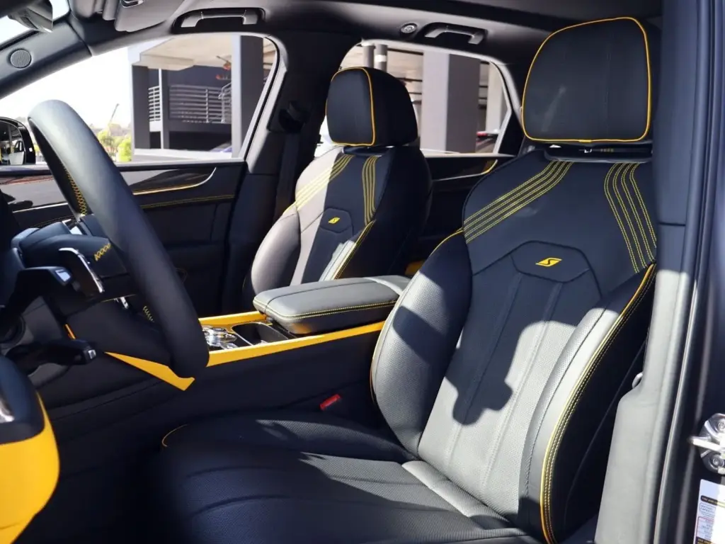 Image for 2025 Bentayga S Black Edition V8 at position 2