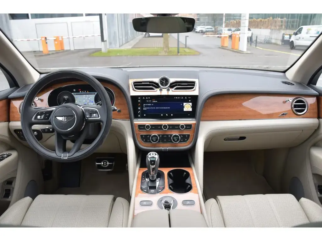 Image for 2022 Bentayga S V8 at position 4