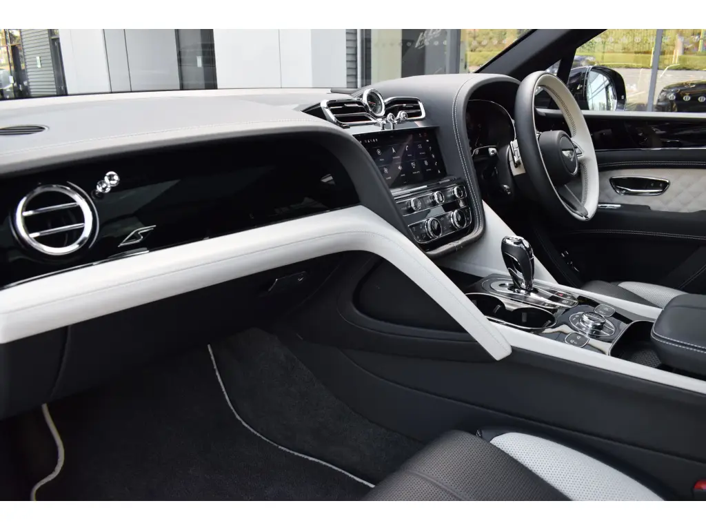 Image for 2023 Bentayga S V8 at position 2