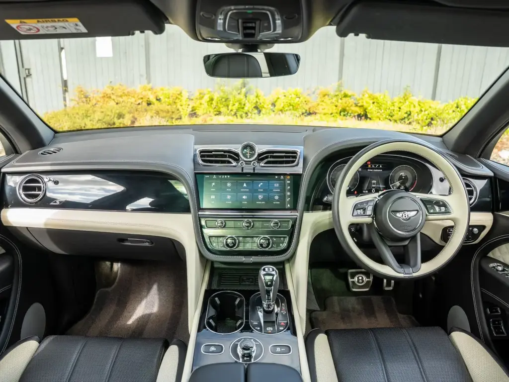 Image for 2023 Bentayga S V8 at position 4
