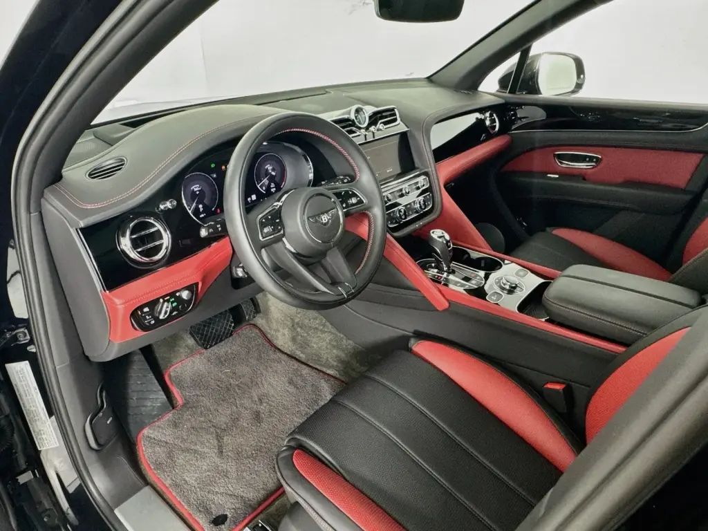 2023 Bentayga S V8 vehicle image